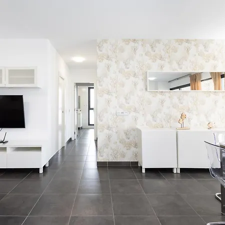 New Center Cristianos Apartment *